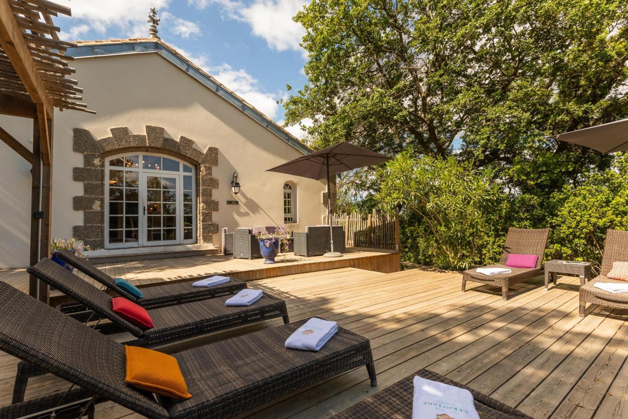 Chateau Hermitage De Combas Aparthotel Servian Kültér fotó