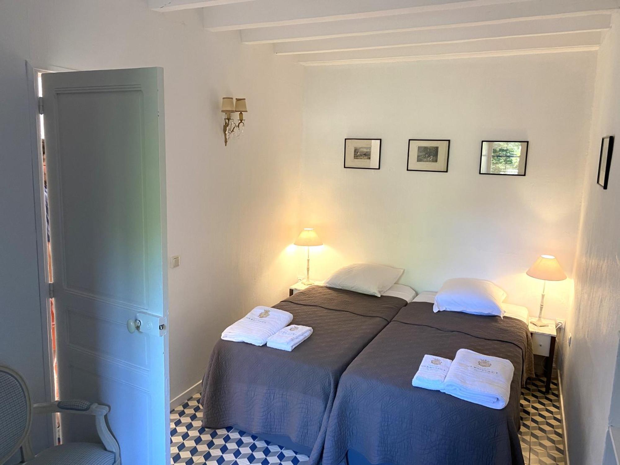 Chateau Hermitage De Combas Aparthotel Servian Szoba fotó