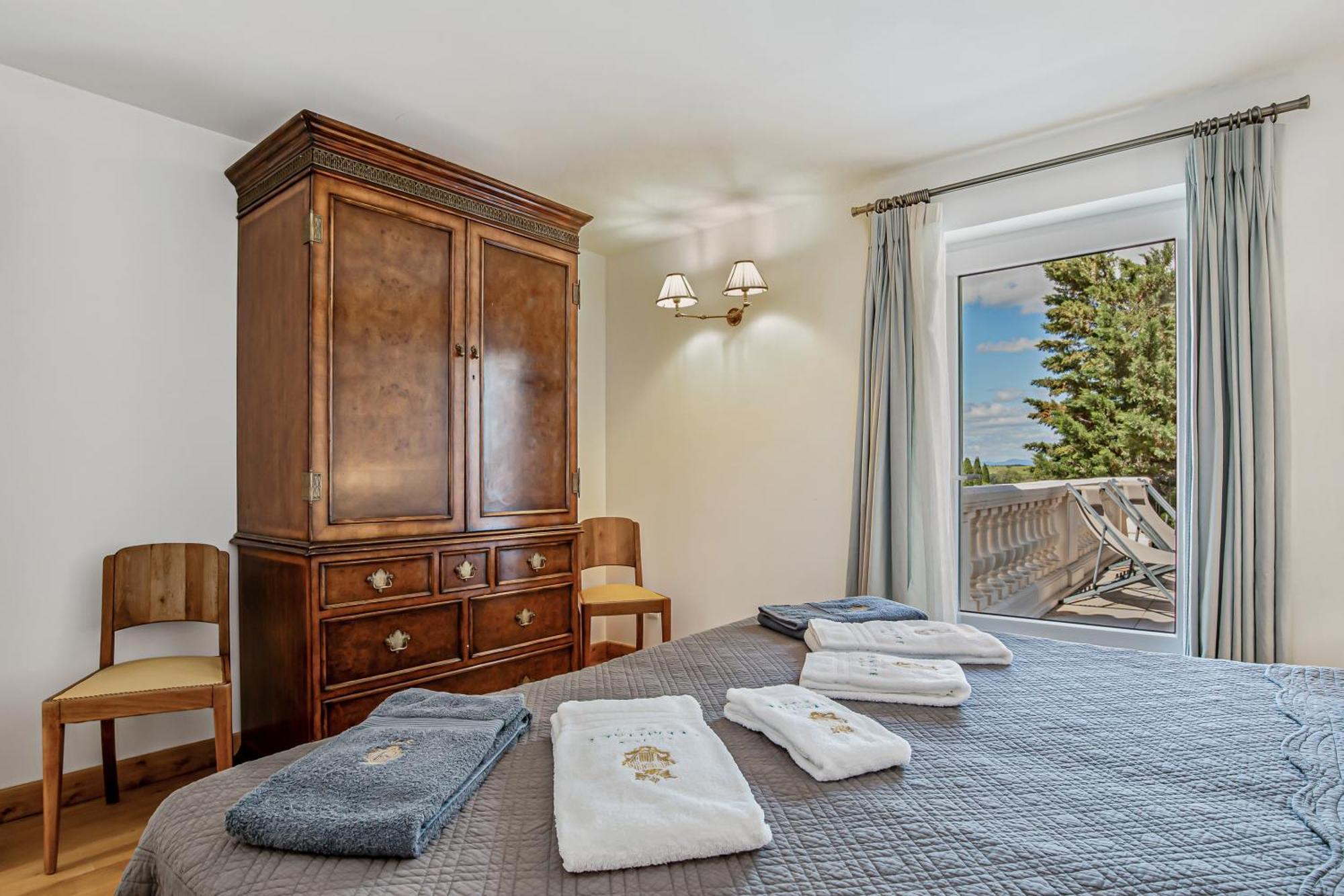 Chateau Hermitage De Combas Aparthotel Servian Kültér fotó