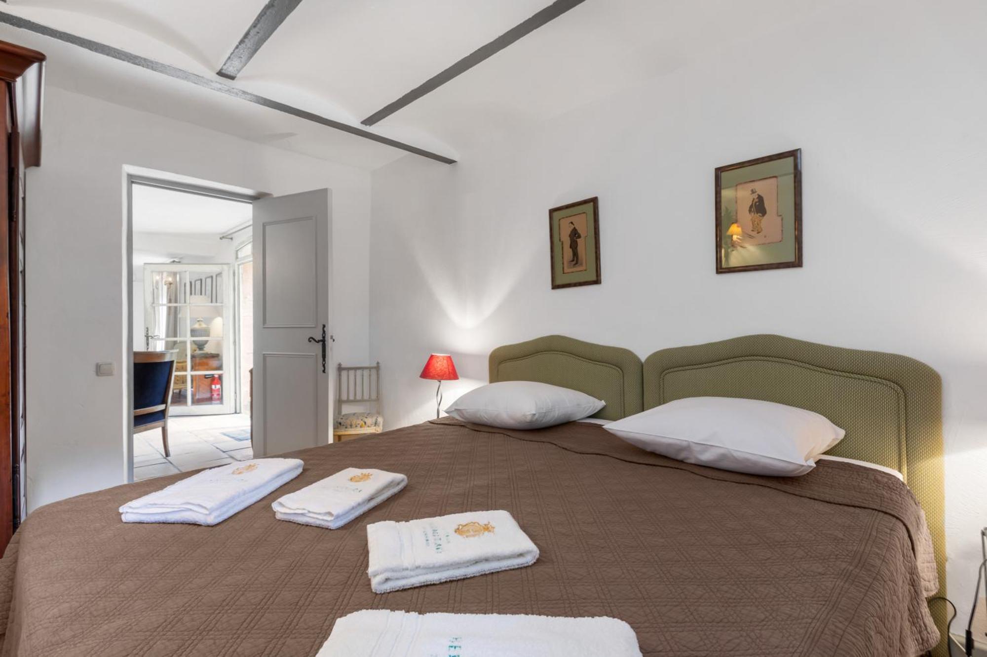 Chateau Hermitage De Combas Aparthotel Servian Kültér fotó