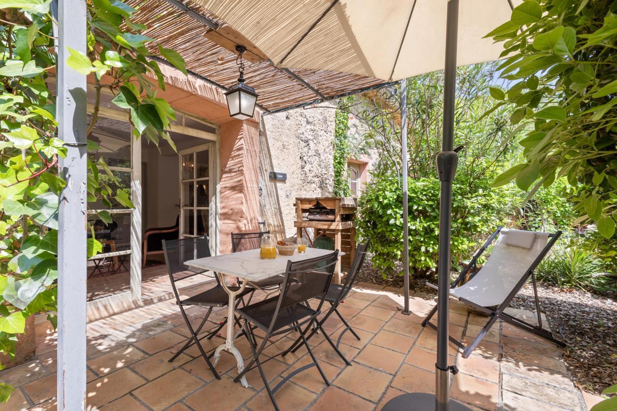 Chateau Hermitage De Combas Aparthotel Servian Kültér fotó