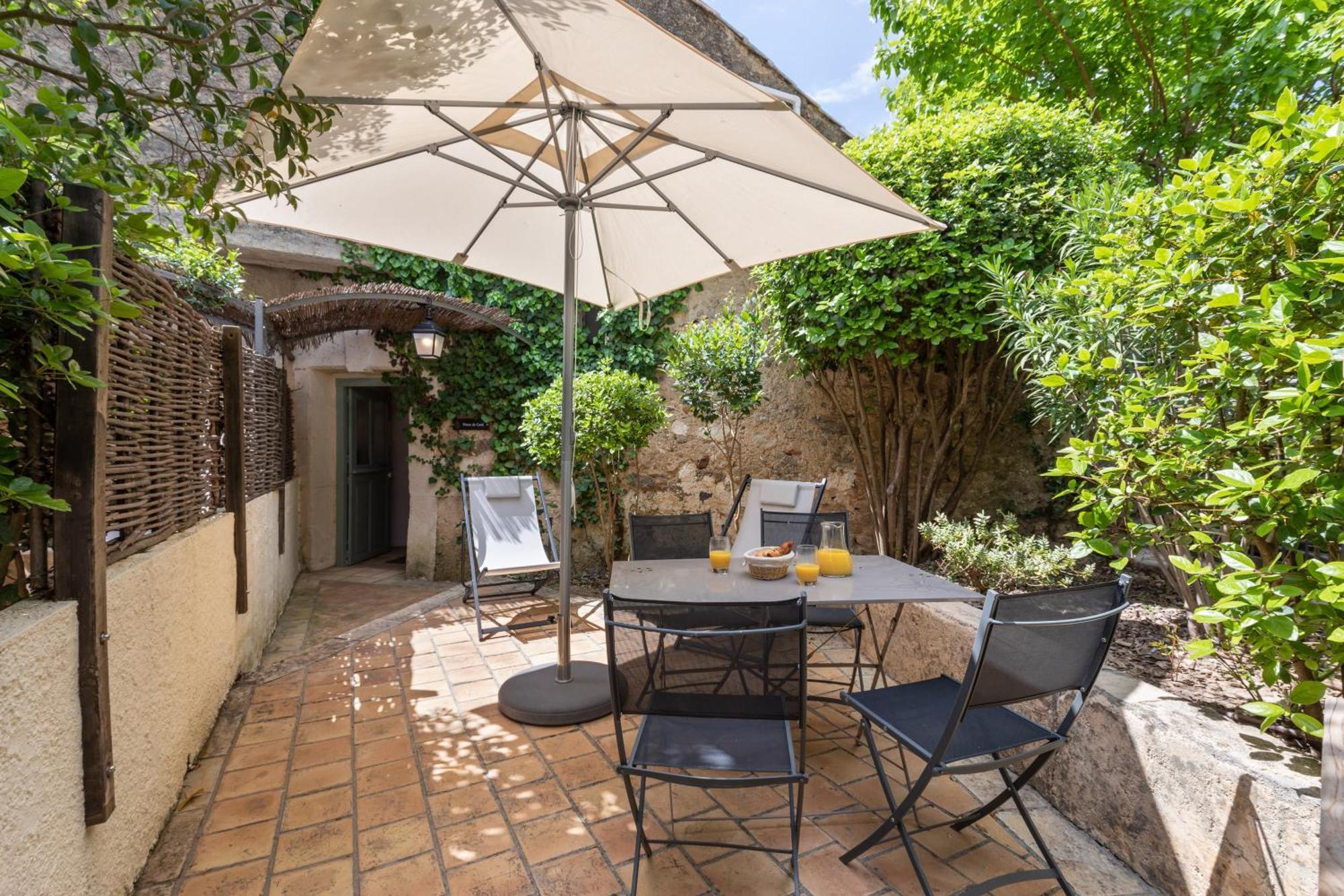Chateau Hermitage De Combas Aparthotel Servian Kültér fotó